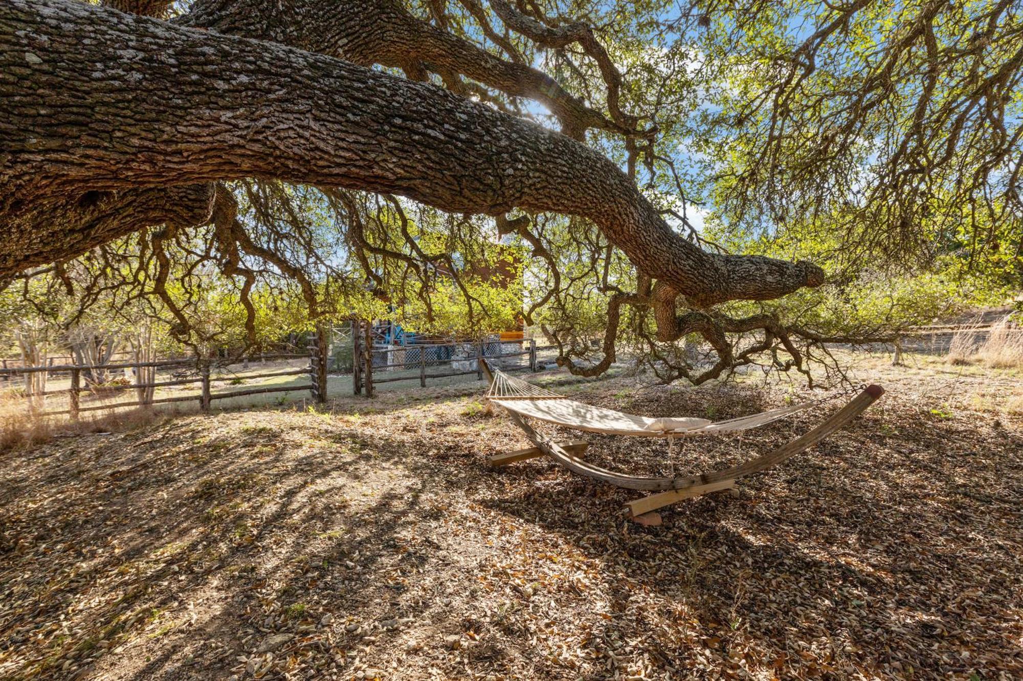 Mighty Oak Log Cabin Фредериксберг Экстерьер фото