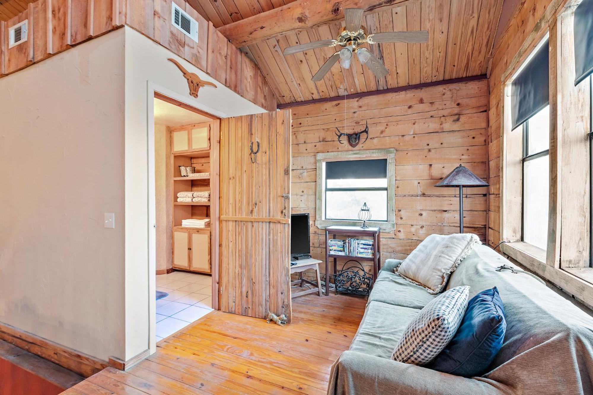 Mighty Oak Log Cabin Фредериксберг Экстерьер фото
